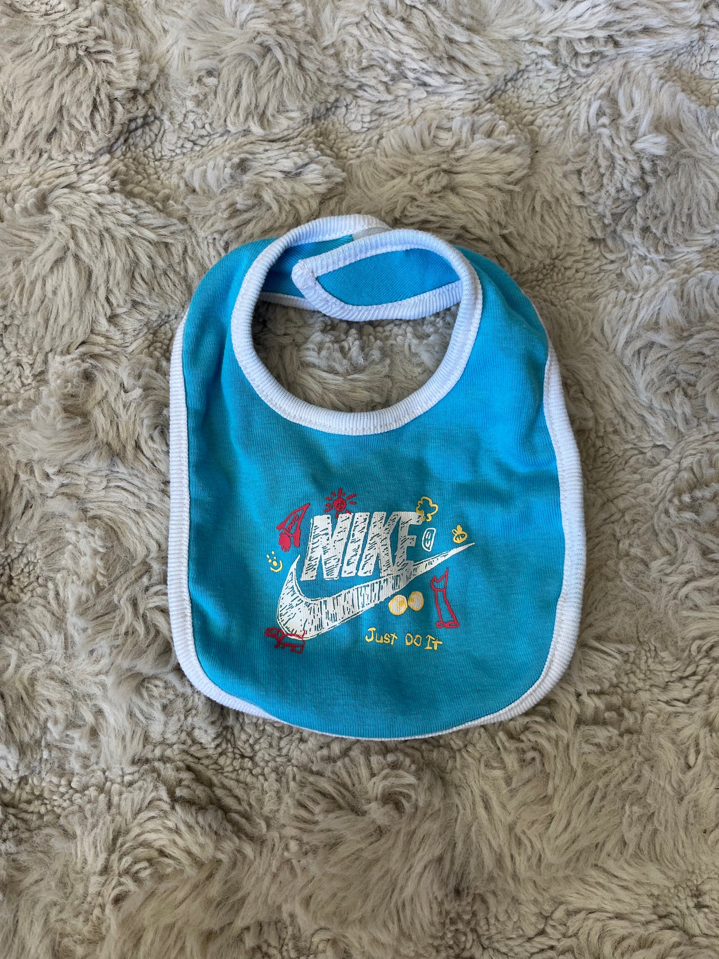 Bavoir Nike