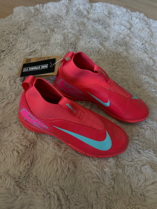 Chaussure neuve Nike pointure 34