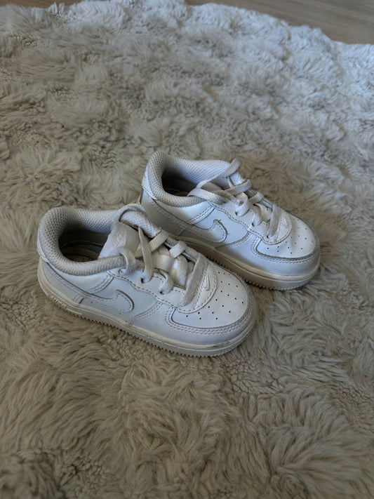 Basket Nike pointure 23,5
