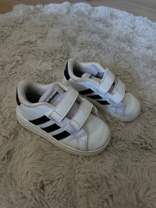 Basket Adidas pointure 23