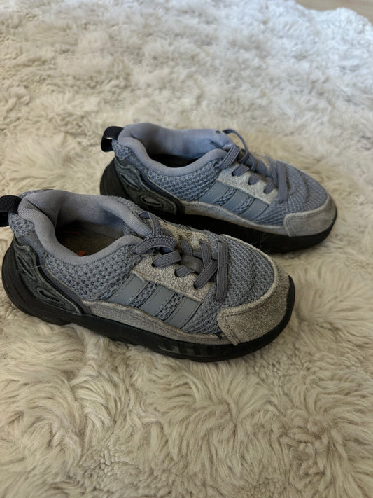 Basket Adidas pointure 25 1/2
