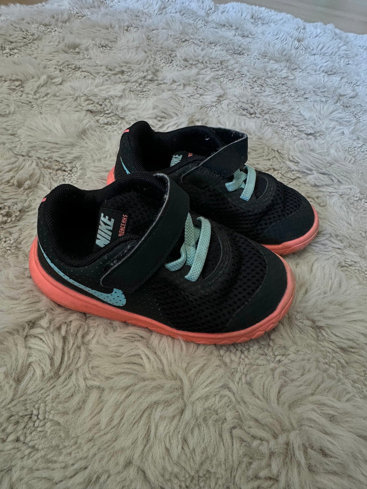 Basket Nike pointure 23,5