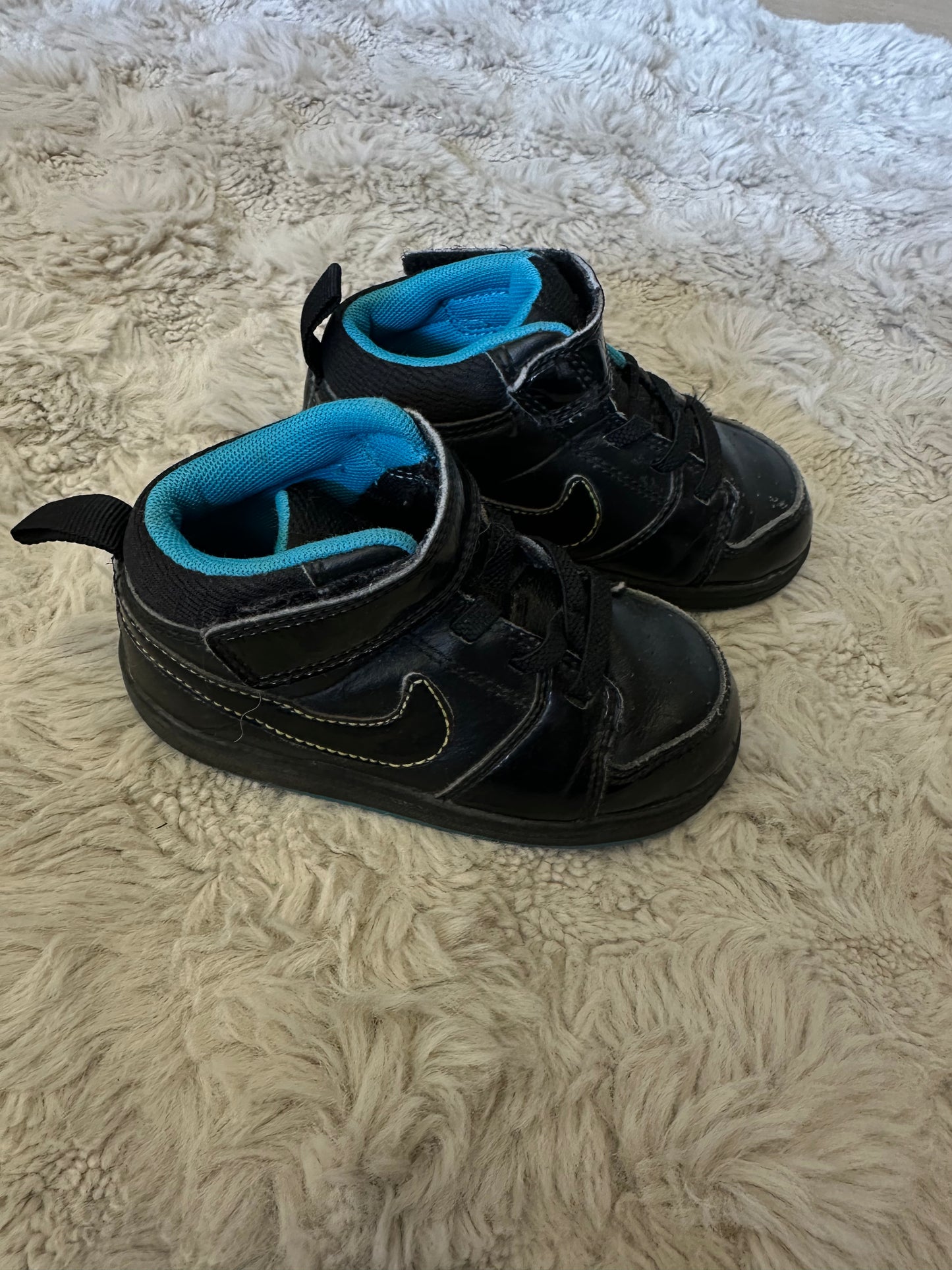 Basket Nike pointure 23,5