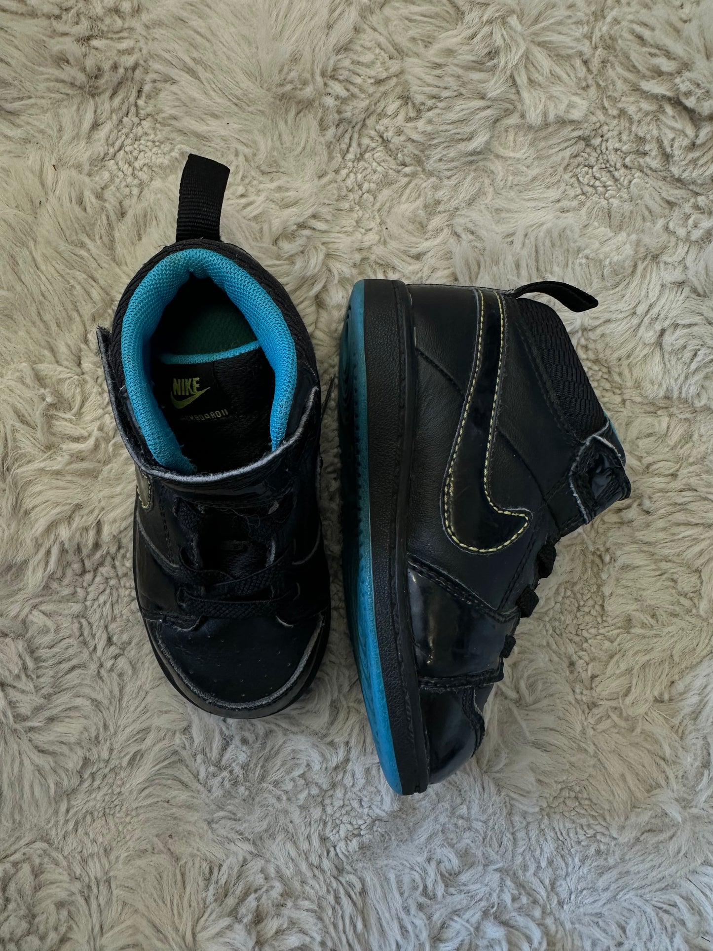 Basket Nike pointure 23,5